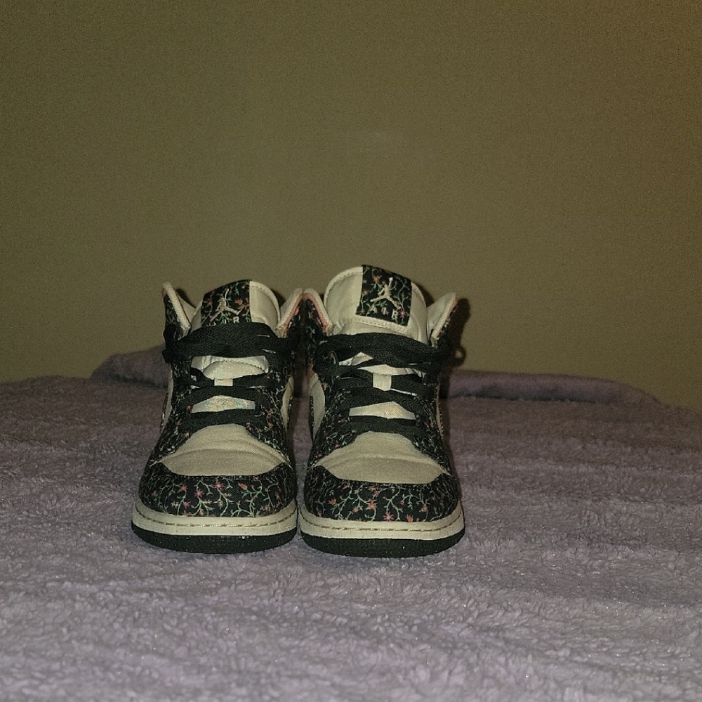 Nike Kids Black Floral Sneakers